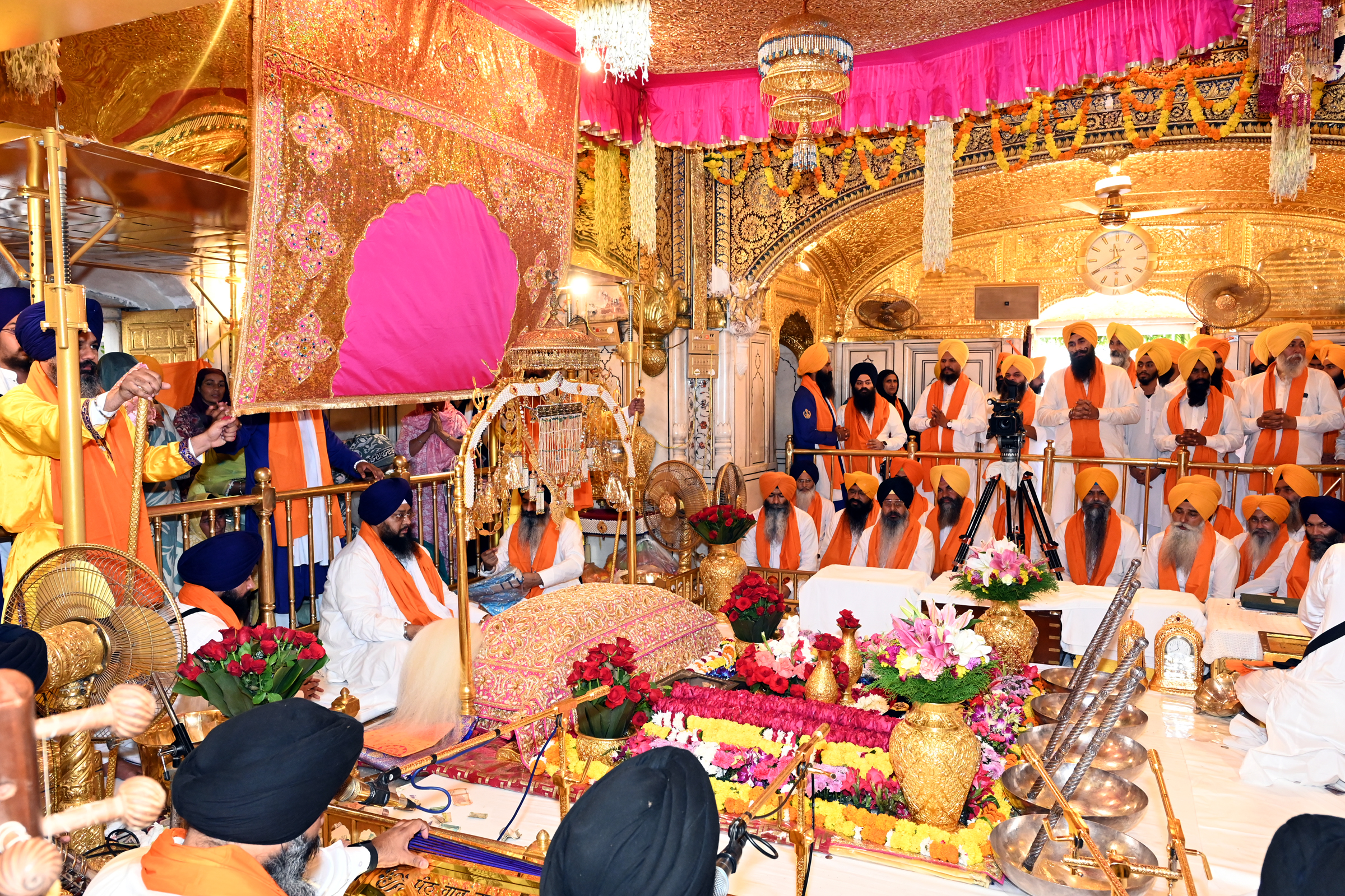 ਚੌਥੇ ਪਾਤਸ਼ਾਹ ਜੀ ਦੇ ਪ੍ਰਕਾਸ਼ ਪੁਰਬ ਮੌਕੇ ਸੱਚਖੰਡ ਸ੍ਰੀ ਹਰਿਮੰਦਰ ਸਾਹਿਬ ਵਿਖੇ ਲੱਖਾਂ ਸੰਗਤਾਂ ਹੋਈਆਂ ਨਤਮਸਤਕ
