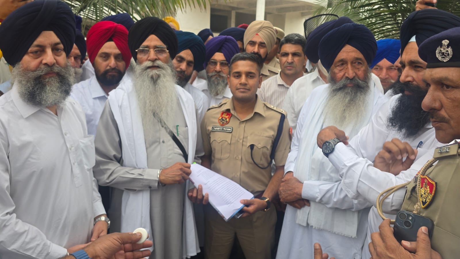 ਮੀਰੀ ਪੀਰੀ ਮੈਡੀਕਲ ਇੰਸਟੀਚਿਊਟ ਦੇ ਜ਼ਬਰੀ ਕਬਜ਼ਾ ਕਰਨ ਦੀ ਹਰਕਤ ਵਿਰੁੱਧ ਸੰਗਤਾਂ ਦਾ ਹੋਇਆ ਵੱਡਾ ਇਕੱਠ