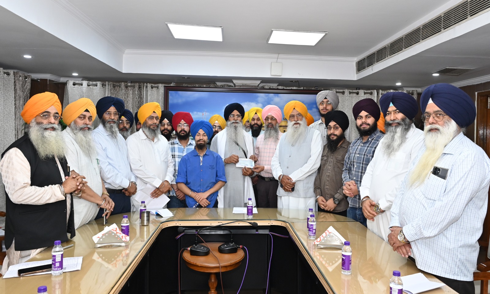 ਸ਼੍ਰੋਮਣੀ ਕਮੇਟੀ ਵੱਲੋਂ ਅਮ੍ਰਿਤਧਾਰੀ ਬੱਚਿਆਂ ਨੂੰ 2 ਕਰੋੜ 28 ਲੱਖ ਰੁਪਏ ਦੇ ਵਜ਼ੀਫੇ ਜਾਰੀ