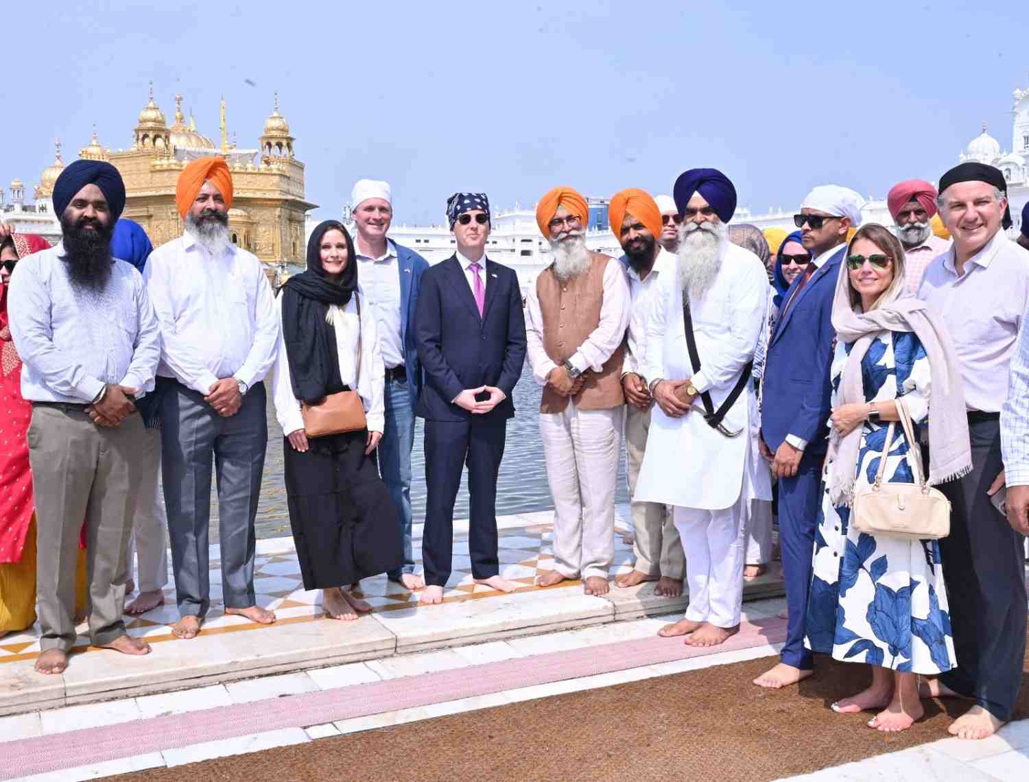 ਅਮਰੀਕੀ ਸਫ਼ੀਰ ਵਫ਼ਦ ਸਮੇਤ ਸਚਖੰਡ ਸ੍ਰੀ ਹਰਿਮੰਦਰ ਸਾਹਿਬ ਵਿਖੇ ਹੋਏ ਨਤਮਸਤਕ