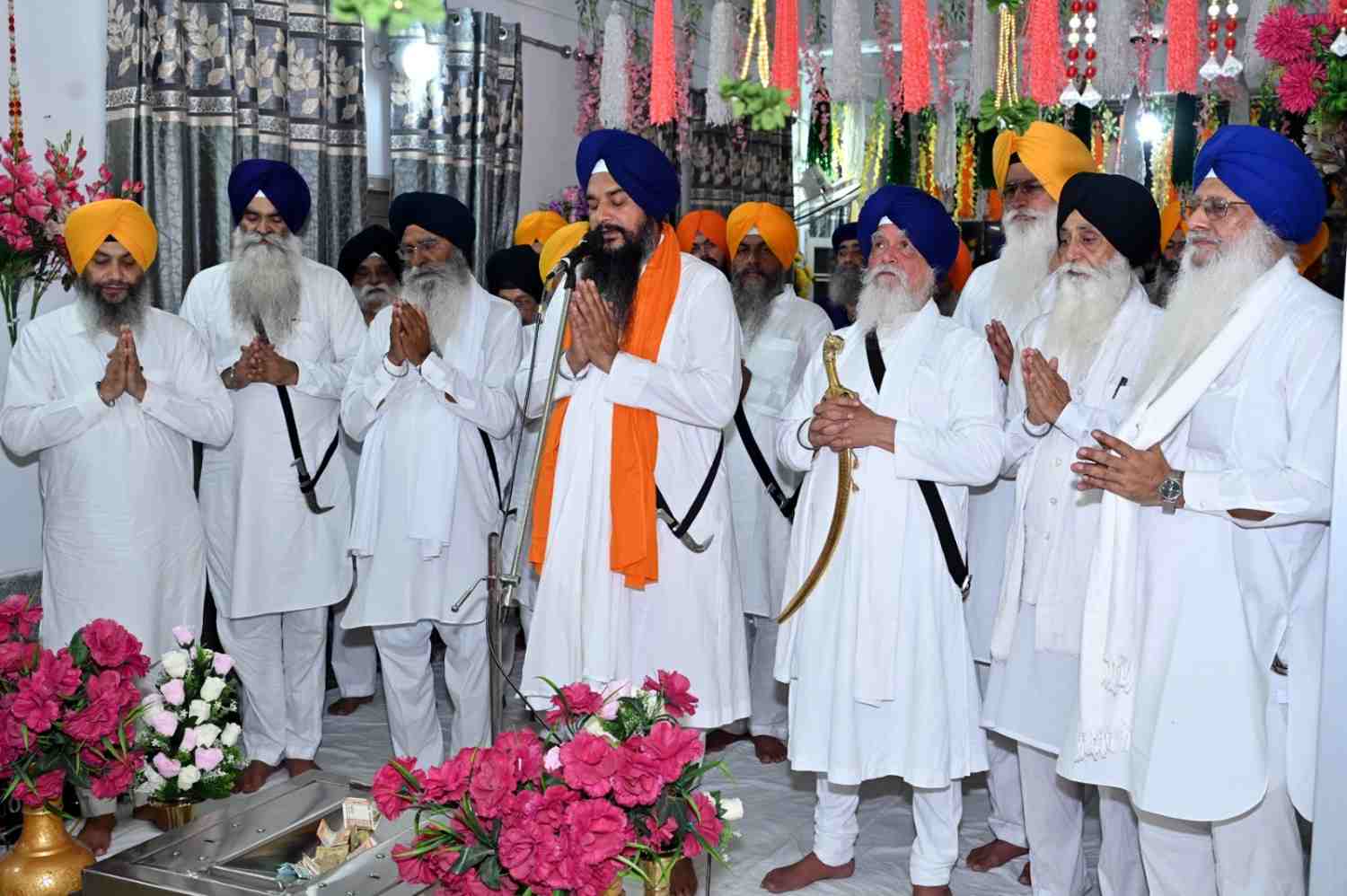 ਪਹਿਲੇ ਪ੍ਰਕਾਸ਼ ਪੁਰਬ ਮੌਕੇ ਸੱਚਖੰਡ ਸ੍ਰੀ ਹਰਿਮੰਦਰ ਸਾਹਿਬ ਵਿਖੇ ਵੱਡੀ ਗਿਣਤੀ ਸੰਗਤਾਂ ਨੇ ਭਰੀ ਹਾਜ਼ਰੀ