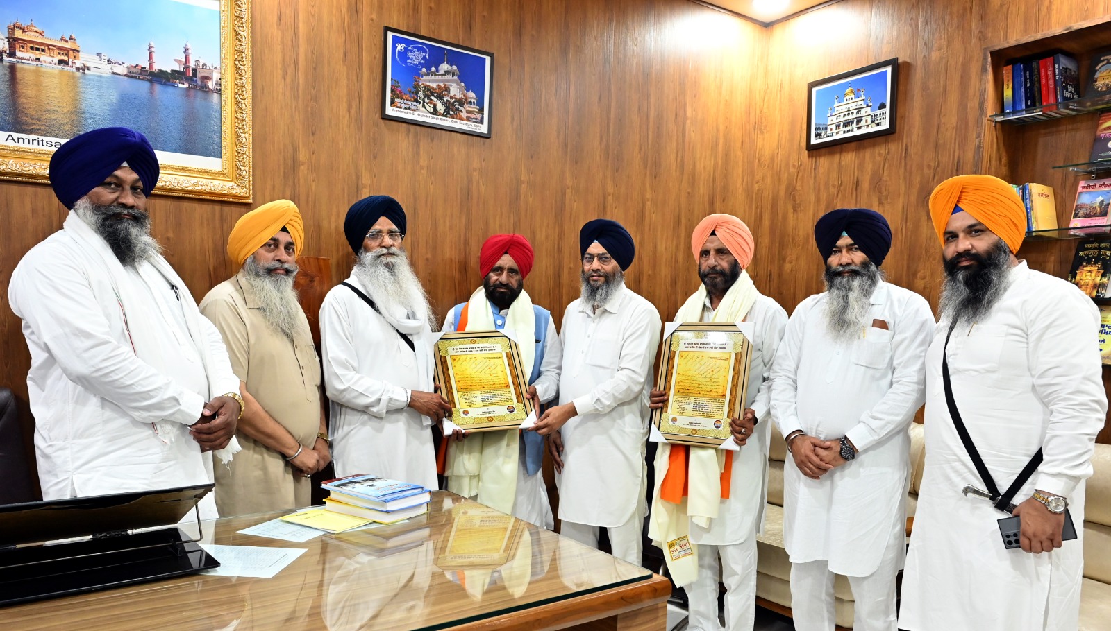 ਯੋਗੀ ਦੇ ਮੰਤਰੀ ਨੂੰ ਸ਼੍ਰੋਮਣੀ ਕਮੇਟੀ ਨੇ ਕੀਤਾ ਸਨਮਾਨਿਤ