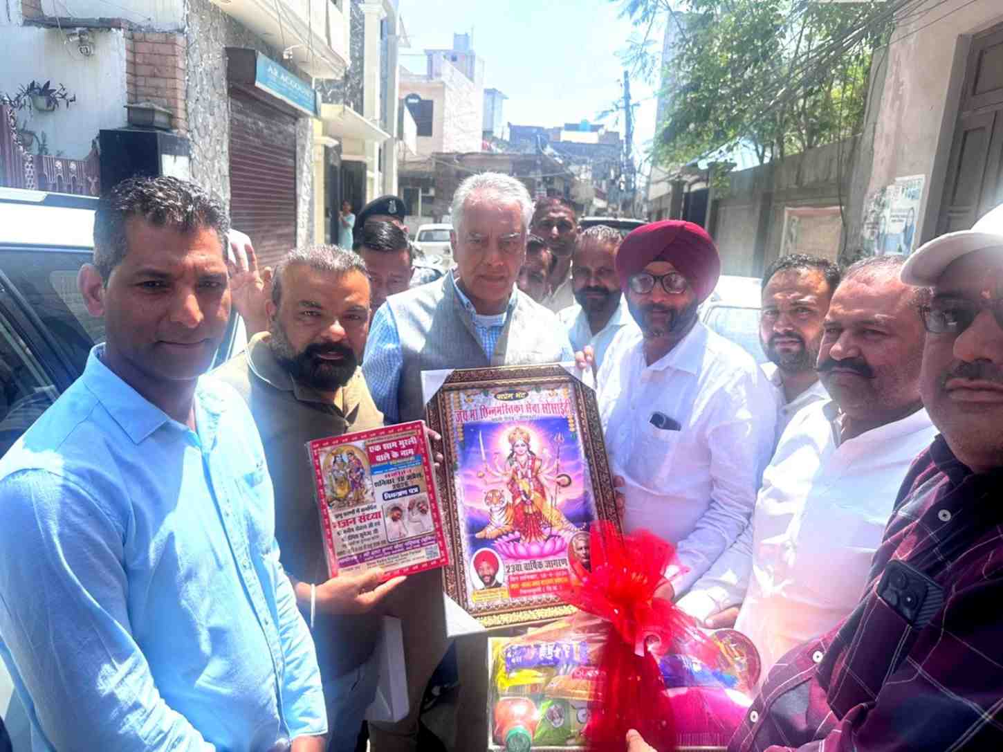 ਮਾਤਾ ਰਾਣੀ ਦੇ 23ਵੇਂ ਵਿਸ਼ਾਲ ਜਾਗਰਣ ਲਈ ਧਾਰਮਿਕ ਉਤਸ਼ਾਹ, ਸੁਨੀਲ ਜਾਖੜ ਨੂੰ ਦਿੱਤਾ ਵਿਸ਼ੇਸ਼ ਨਿਮੰਤਰਣ