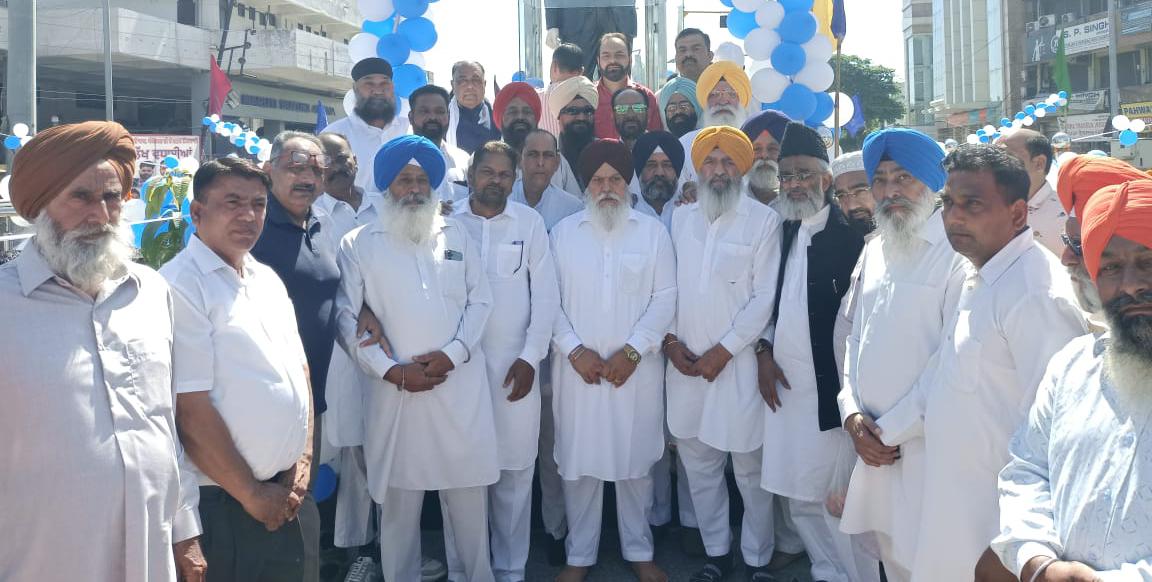 ਸ਼੍ਰੋਮਣੀ ਅਕਾਲੀ ਦਲ ਦੇ ਸੀਨੀਅਰ ਆਗੂਆਂ ਵੱਲੋਂ ਡਾਕਟਰ ਬੀ ਆਰ ਅੰਬੇਦਕਰ ਦੇ ਜਨਮਦਿਨ ਤੇ ਫੁੱਲ ਮਾਲਾਵਾਂ ਭੇਂਟ ਕੀਤੀਆਂ ਗਈਆਂ