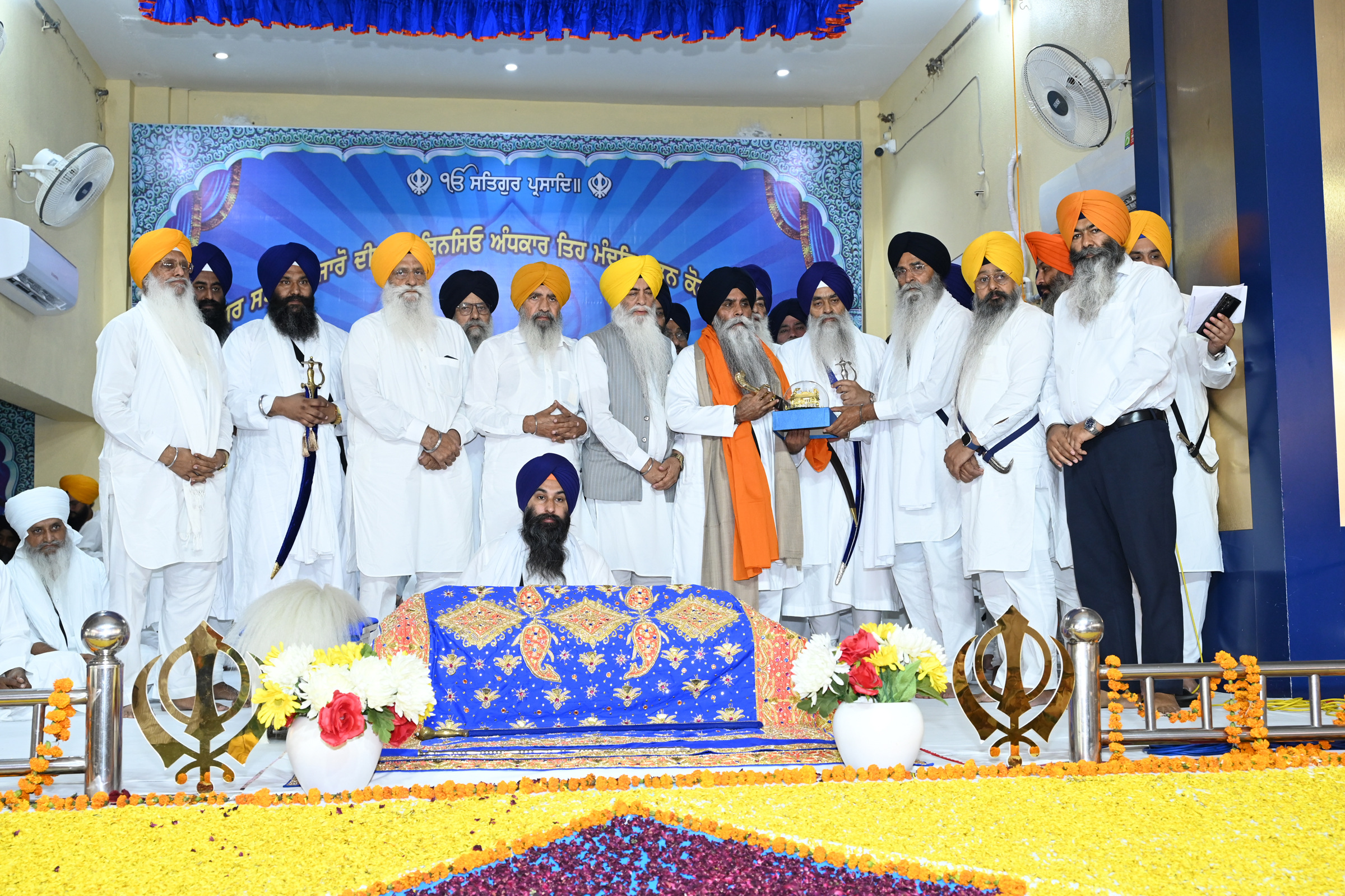 ਸ਼੍ਰੋਮਣੀ ਕਮੇਟੀ ਵੱਲੋਂ ਕਥਾਵਾਚਕ ਭਾਈ ਸਾਹਿਬ ਭਾਈ ਪਿੰਦਰਪਾਲ ਸਿੰਘ ਦਾ ਸਨਮਾਨ