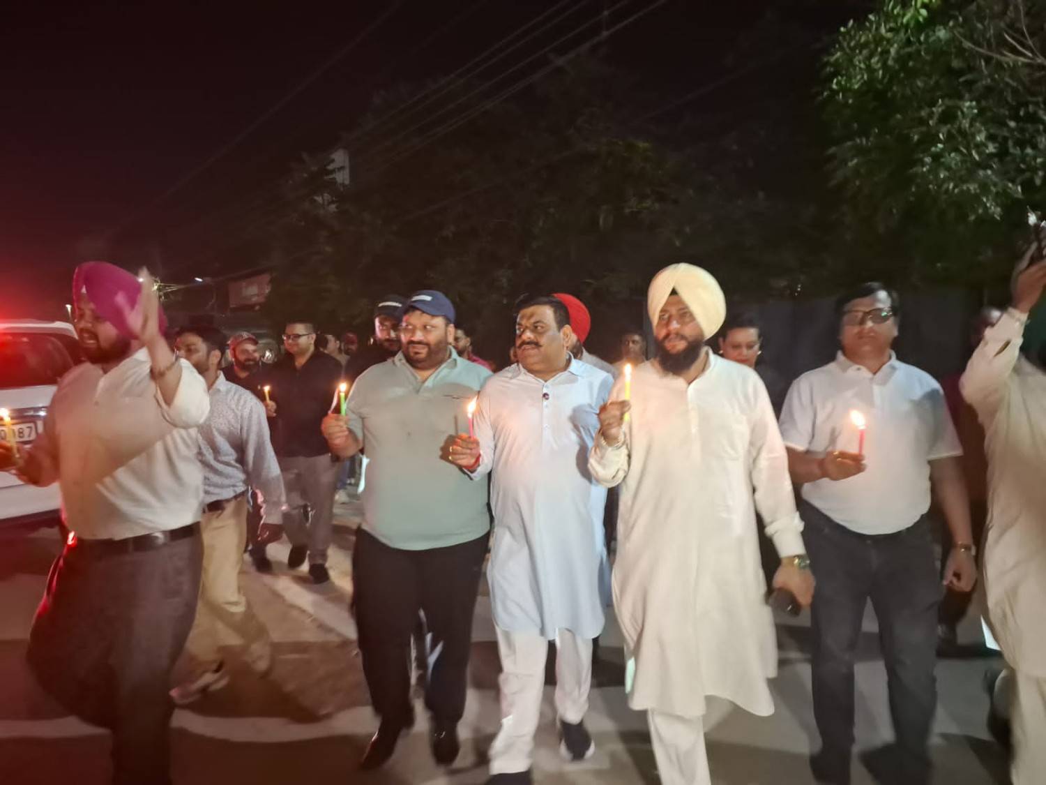 ਗਰੀਬ ਪਰਿਵਾਰ ਨਾਲ ਧੱਕੇਸ਼ਾਹੀ ਦੇ ਖ਼ਿਲਾਫ਼ ਕਢਿਆ ਕੈਂਡਲ ਮਾਰਚ