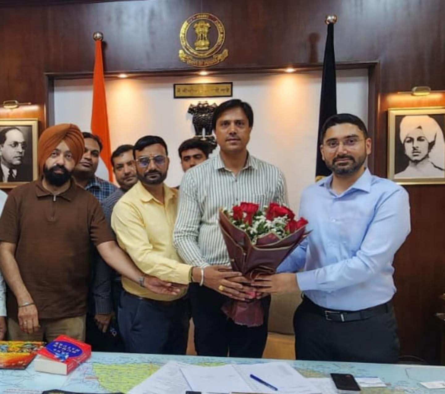 ਡਿਜੀਟਲ ਮੀਡੀਆ ਐਸੋਸੀਏਸ਼ਨ (ਡੀਐਮਏ) ਨੇ ਜਲੰਧਰ ਦੇ ਨਵੇਂ ਡਿਪਟੀ ਕਮਿਸ਼ਨਰ, ਆਈਏਐਸ ਵਰਜੀਤ ਵਾਲੀਆ ਦਾ ਫੁੱਲਾਂ ਦੇ ਗੁਲਦਸਤੇ ਨਾਲ ਕੀਤਾ ਸੁਆਗਤ