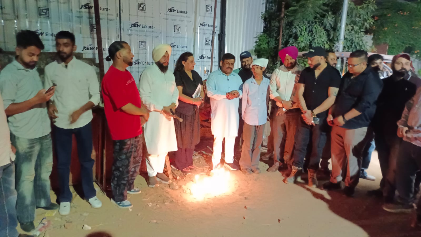 ਗਰੀਬ ਪਰਿਵਾਰ ਨਾਲ ਧੱਕੇਸ਼ਾਹੀ ਦੇ ਖ਼ਿਲਾਫ਼ ਕਢਿਆ ਕੈਂਡਲ ਮਾਰਚ